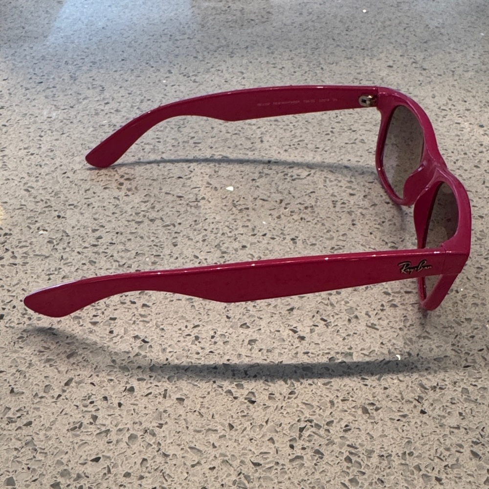 Never Worn Ray-Ban Hot Pink Wayfarer Sunglasses with Smoke Lenses - Picture 2 of 6